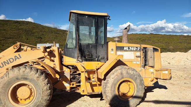 Hyundai HL740-7 wheel loader at a quarry