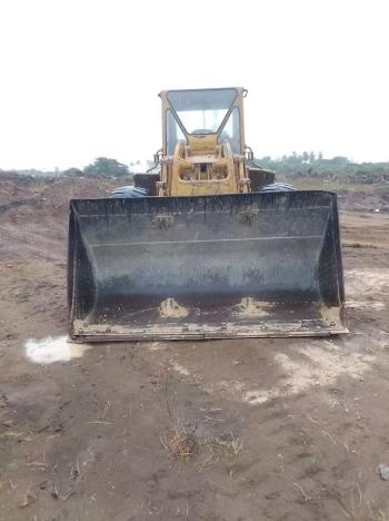 Front view of a wheel-loader bucket at an earthmoving site